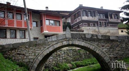 спомен априлското въстание