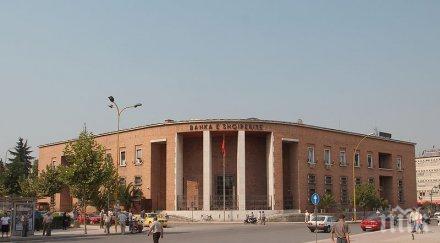 000 души напуснали албания 2014г