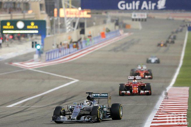 Хамилтън с безапелационна победа в Бахрейн