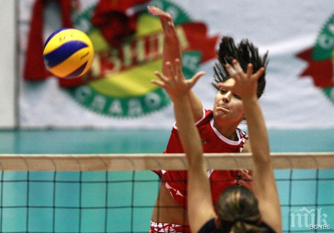 П. Баракова, В. Папанова, Ж. Тодорова и С. Накова преди 1/2-финалите за Купа България