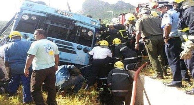 Екшън! Български микробус и нашенски влекач се сблъскаха жестоко в Германия! Седмина са тежко ранени