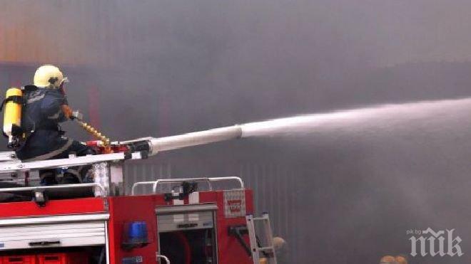 Нова пожарна изгоря при гасене на пожар