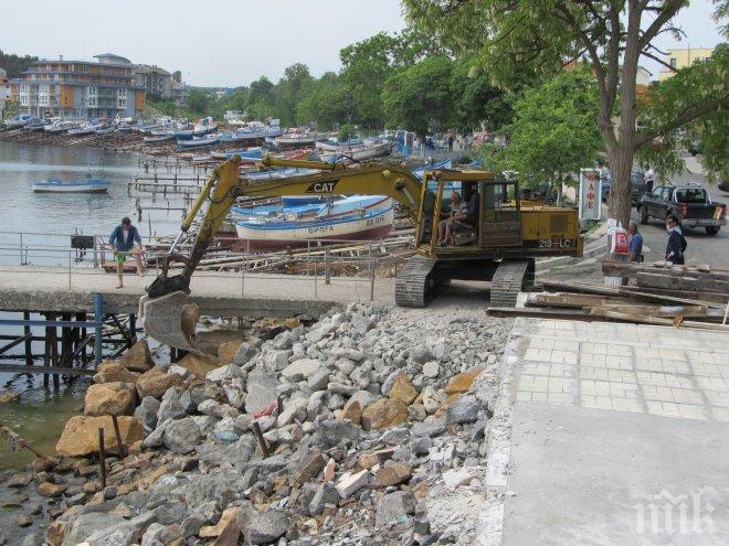 Кметът на Царево пусна строеж край брега в Синеморец