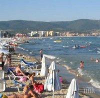 Чудо! Безплатни чадъри и шезлонги на плажа в Слънчев бряг - вижте повече подробности за революционната идея в култовия курорт!