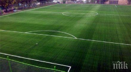 наказаха футболист заради секс скамейката