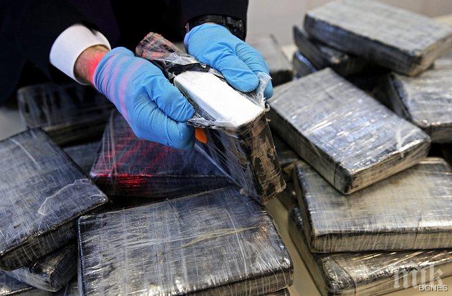 Удар! Хванаха пратка с 654 кг кокаин за 48 млн. долара