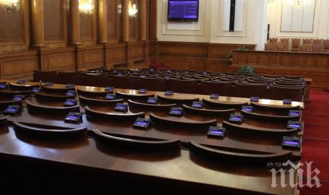 Депутатите подновяват работа с политически декларации