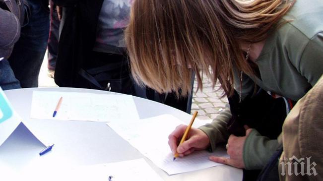 Подписка в защита на бригаден генерал Шивиков в Карлово