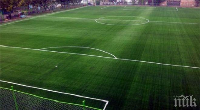 Наказаха футболист заради секс на скамейката