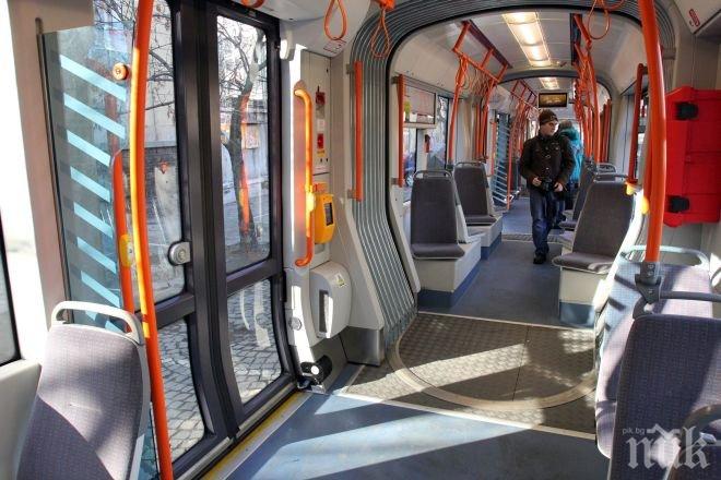 Ад на пътя! Три трамвая се сблъскаха в Полша, 29 души пострадаха