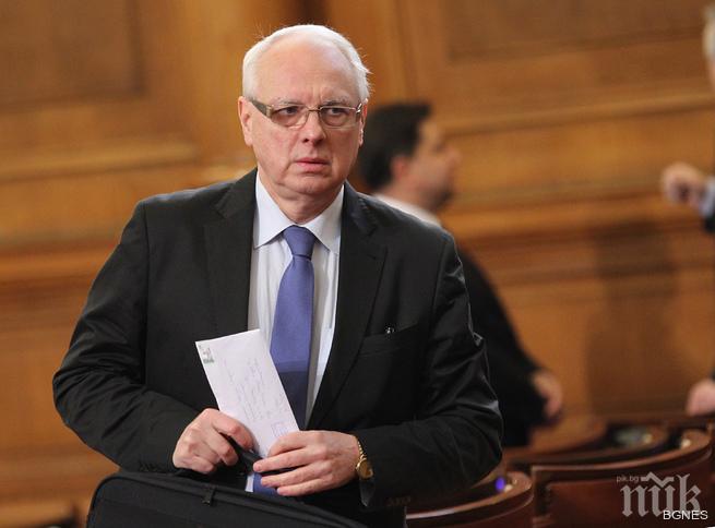 Велизар Енчев внесе сигнал в прокуратурата срещу Комисията по досиетата