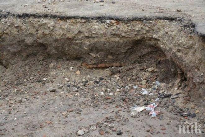 Археолозите във Варна го измислиха: Заровиха находките в центъра, за да ги изровят отново незнайно кога