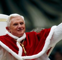 Папа Бенедикт XVI запали „светилника на мира”