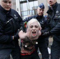 FEMEN на срещата ЕС-Путин: Не на пакта с Дявола! (снимки)