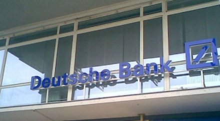 мъж заплашва взриви банка държи заложник