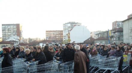 българите обсадиха хипермаркетите празниците