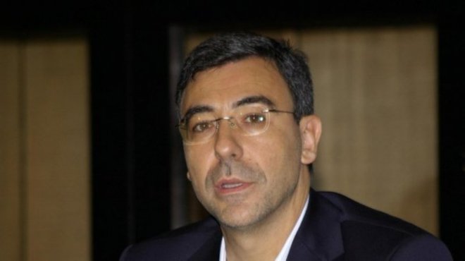 ДПС се покрили под килима и дишали с шнорхел