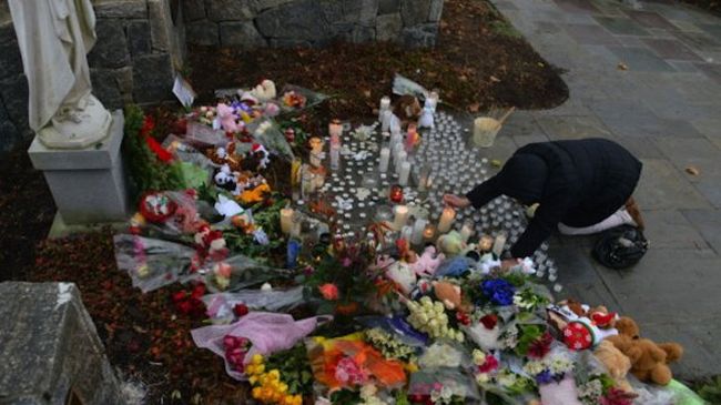 Америка почете паметта на жертвите в Нютаун