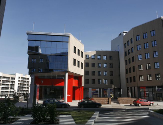 2 сигнала за бомби опразниха Бизнес парка и Мол