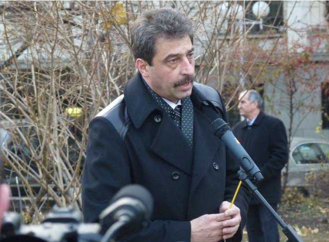 Цветан Василев поиска и оставката на Боби Михайлов