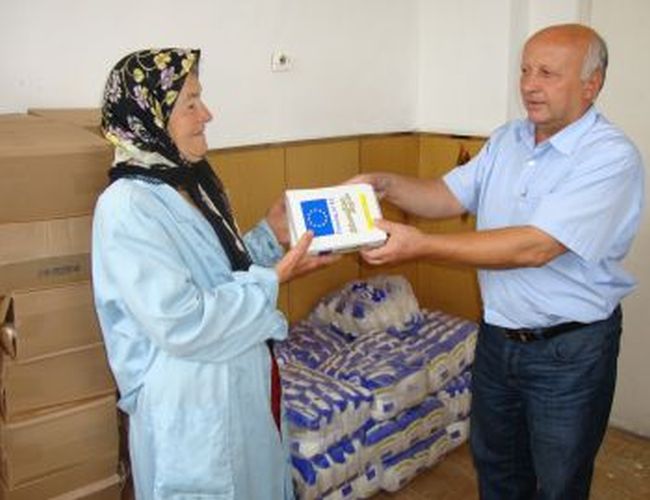 1000 бедни семейства получиха хранителни помощи