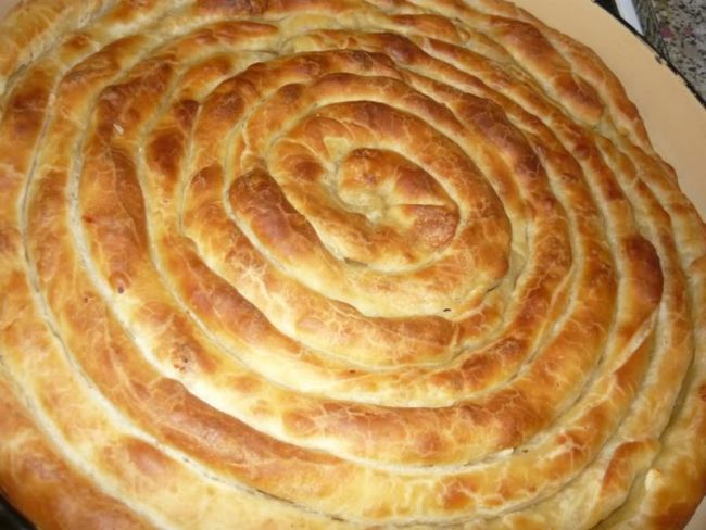 Въоръжен нападна обект, иска да открадне баничка