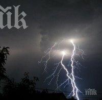 Тридесет и двама души загинаха по време на буря в Индия