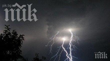 тридесет двама души загинаха време буря индия