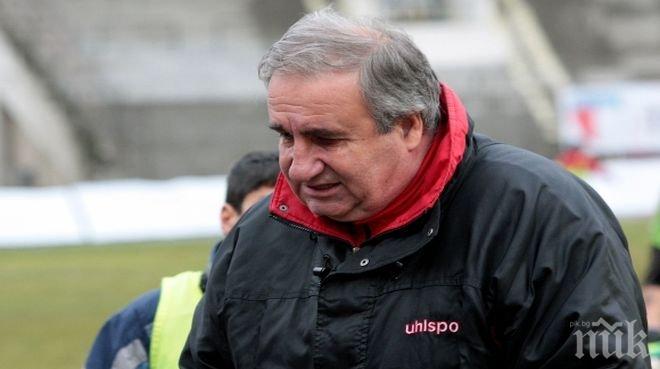 Тенчо Тенев: БГ футболистът обича ахо-ихо и да щрака с пръсти по дискотеките
