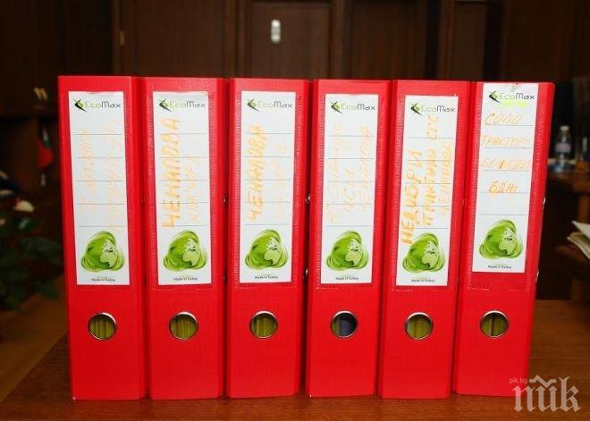 Прокуратурата получи от ВСС 6 тома материали срещу Румяна Ченалова (снимки)