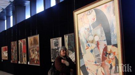 ретроспективна изложба показва значимите творби георги божилов слона