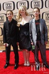 актьор всички обичат реймънд самоуби