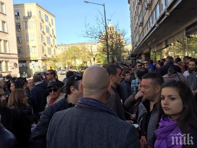 Протестът срещу Рашидов изригна: Приемаме извинението, но ако си подаде оставката! (снимки)