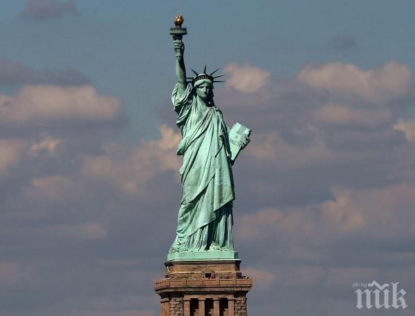 Евакуираха района на Статуята на свободата