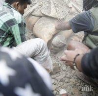 Погром! Над 450 са жертвите до момента след мощното земетресение в Непал