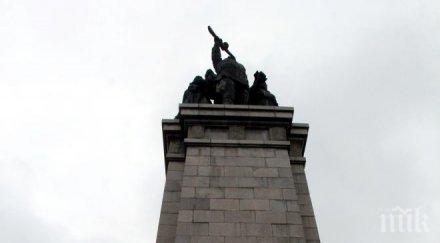 граждани продължават искат демонтиране паметника съветската армия