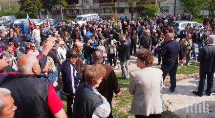 аспарухово вдигнаха протест настаняването роми квартала