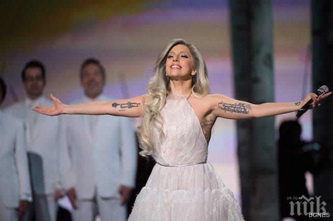 Лейди Гага показа своя кокошарник