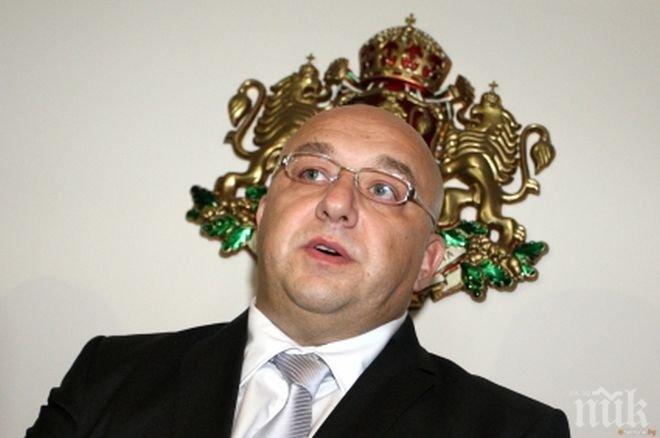 Министър Кралев заподозря в измама шефа на Спортпалас