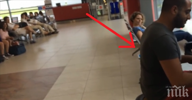 Той беше отегчен от чакането на неговия полет. Неговото решение? Хората решиха да го заснемат!