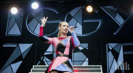 знаменитости отбелязват 100 годишнината bonds