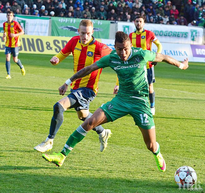 Феновете на Левски изкупиха билетите за Сектор Б