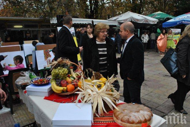 ПИК TV: Търговци възобновяват Фермерския пазар във Варна