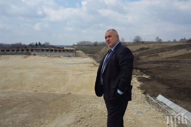 Бойко Борисов отива при папата
