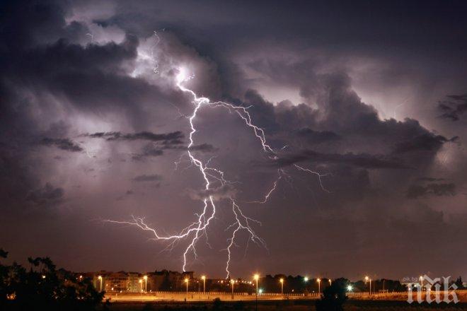 Синоптици от БАН: След жегата и слънцето днес - утре идват мощни порои и гръмотевици!