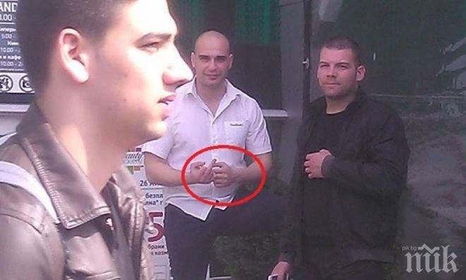 Пореден абсурд в скандалния Гранд мол Варна! Охранител показа среден пръст на опечалени граждани, решили да почетат убития от бой Нягол