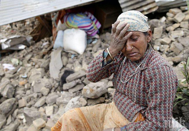 Жертвите на земетресението в Непал са повече от 4000