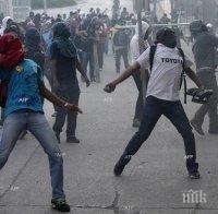 Десетки студенти щурмуваха сградата на Министерството на образованието в мексикански щат