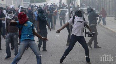 десетки студенти щурмуваха сградата министерството образованието мексикански щат