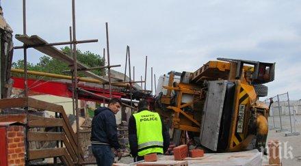 бетонова помпа преобърна заради силния вятър русе